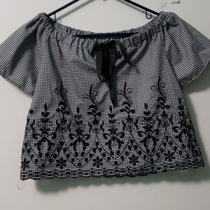 Off the shoulder crop shirt